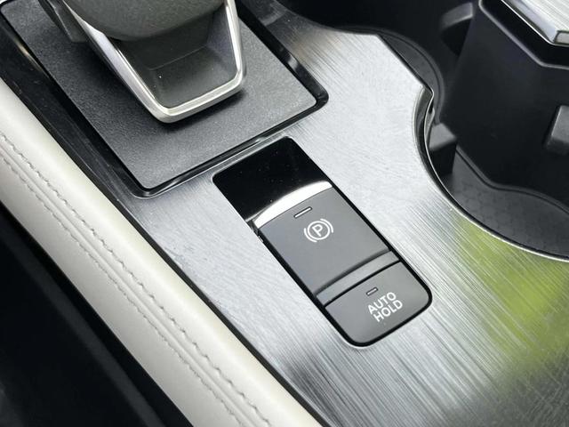 Photo of 2023 Pearl White Tricoat Nissan Rogue