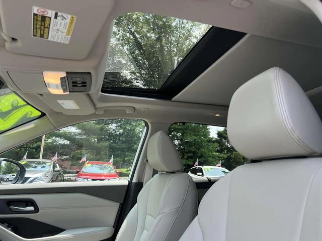 Photo of 2023 Pearl White Tricoat Nissan Rogue