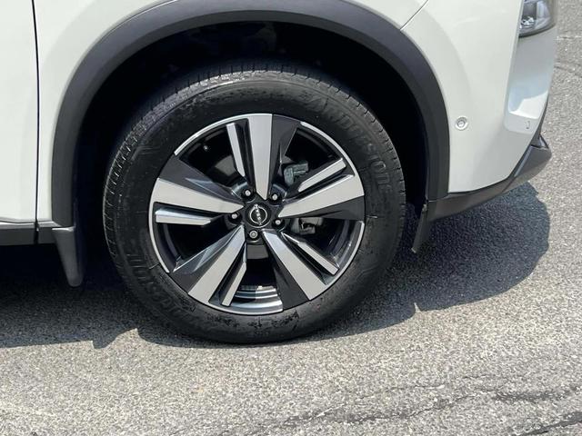 Photo of 2023 Pearl White Tricoat Nissan Rogue