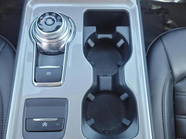 Photo of 2024 Iconic Silver Metallic Ford Edge