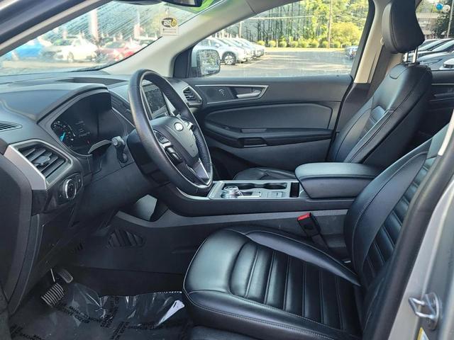 Photo of 2024 Iconic Silver Metallic Ford Edge