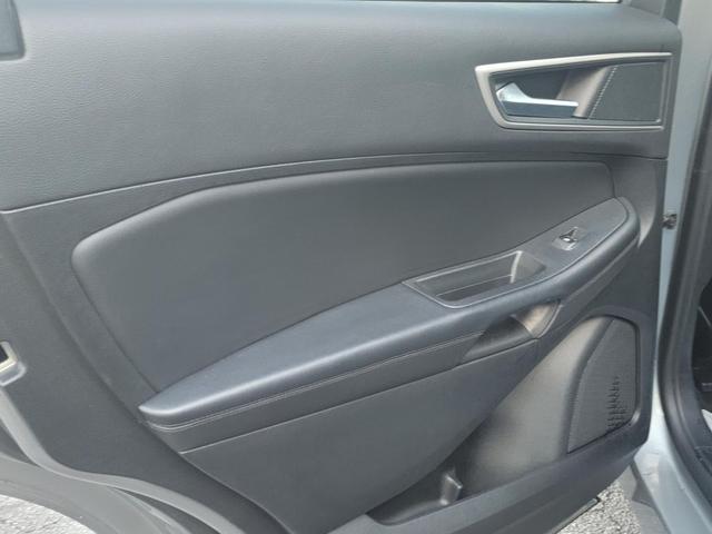 Photo of 2024 Iconic Silver Metallic Ford Edge