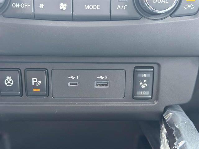 Photo of 2025 Glacier White Nissan Frontier
