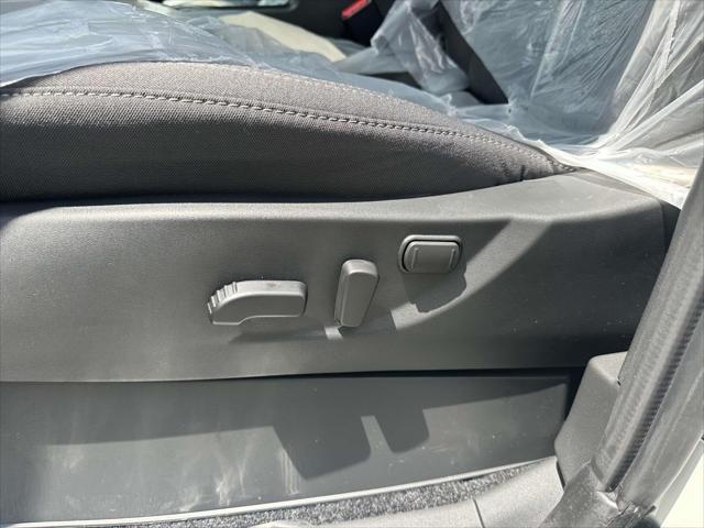 Photo of 2025 Glacier White Nissan Frontier