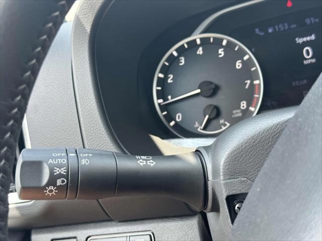 Photo of 2025 Glacier White Nissan Frontier