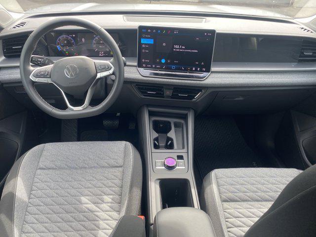 Photo of 2025 Pyrite Silver Metallic Volkswagen Tiguan