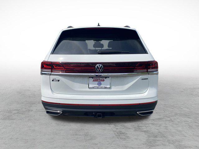 Photo of 2025 Pure White Volkswagen Atlas