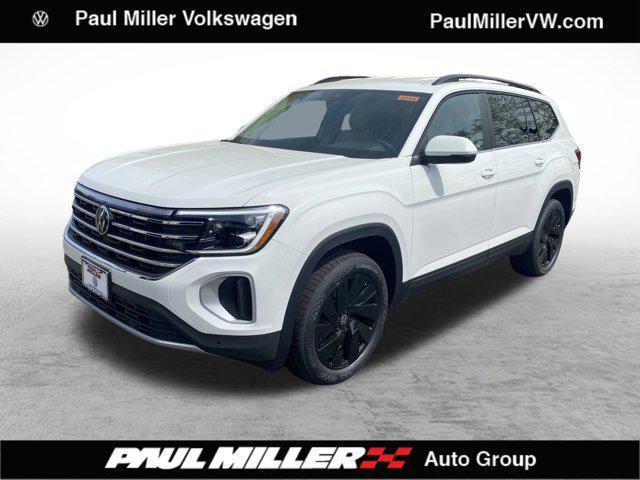 Photo of 2025 Pure White Volkswagen Atlas