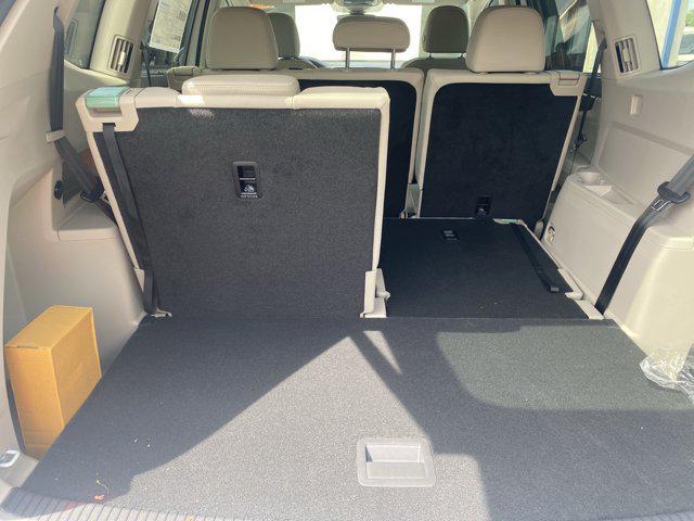 Photo of 2025 Pure White Volkswagen Atlas
