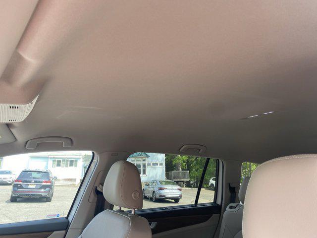 Photo of 2025 Pure White Volkswagen Atlas