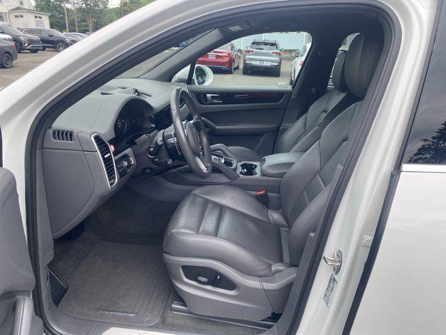 Photo of 2022 White Porsche Cayenne