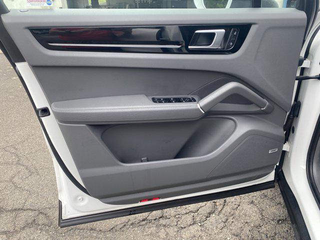 Photo of 2022 White Porsche Cayenne