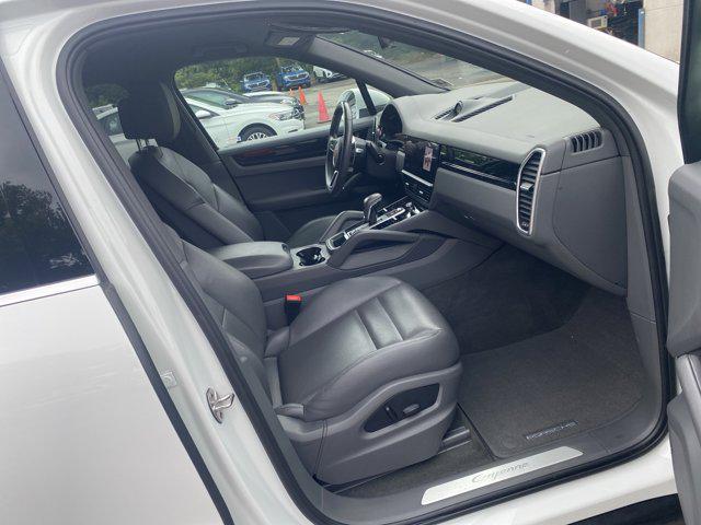 Photo of 2022 White Porsche Cayenne