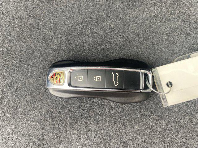 Photo of 2022 White Porsche Cayenne