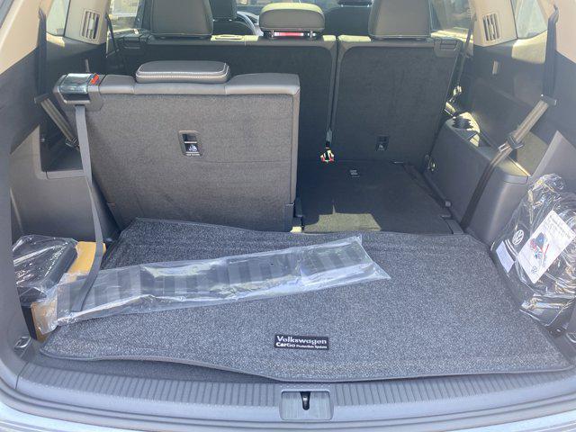 Photo of 2025 Platinum Gray Metallic Volkswagen Atlas