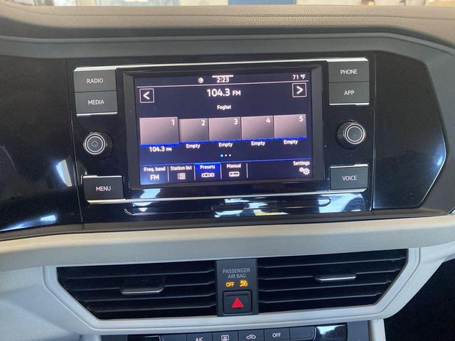 Photo of 2022 Black Volkswagen Jetta