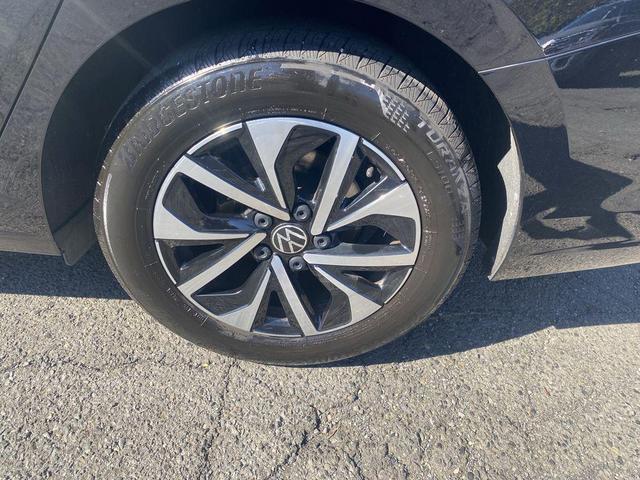 Photo of 2022 Black Volkswagen Jetta