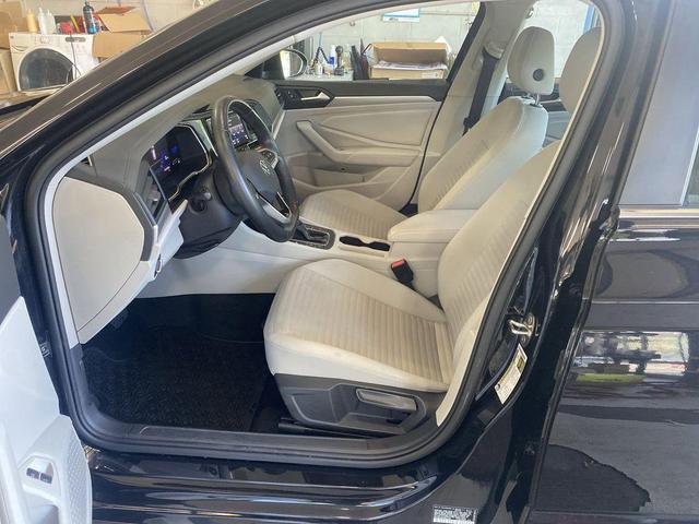 Photo of 2022 Black Volkswagen Jetta