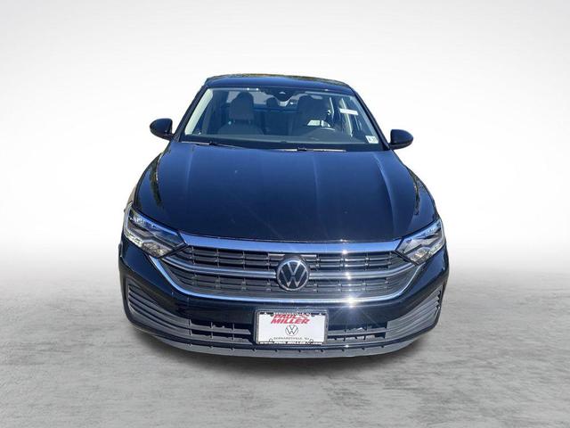 Photo of 2022 Black Volkswagen Jetta
