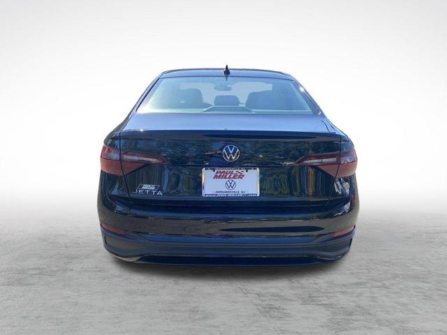 Photo of 2022 Black Volkswagen Jetta