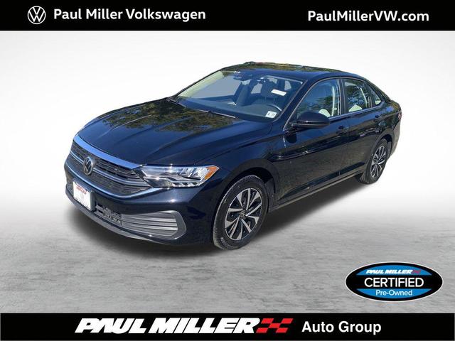 Photo of 2022 Black Volkswagen Jetta