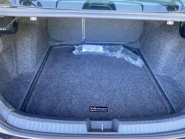 Photo of 2022 Black Volkswagen Jetta