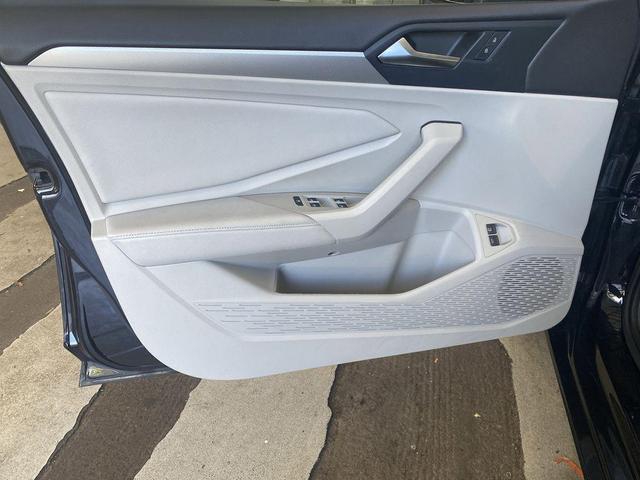 Photo of 2022 Black Volkswagen Jetta