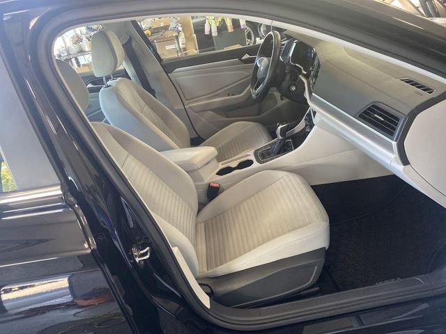 Photo of 2022 Black Volkswagen Jetta