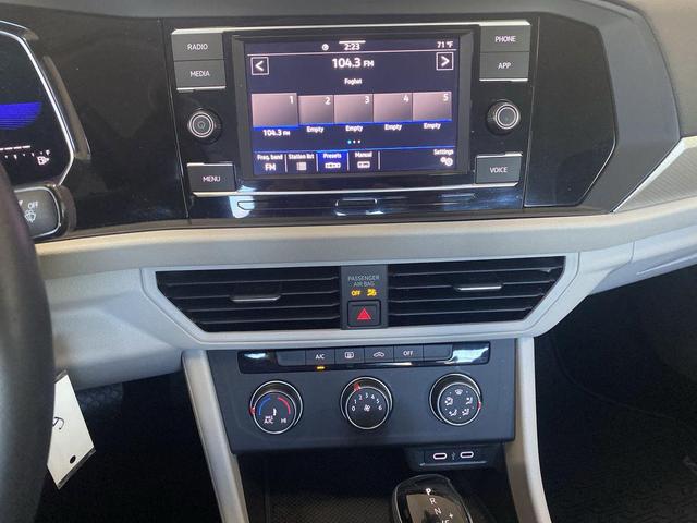 Photo of 2022 Black Volkswagen Jetta