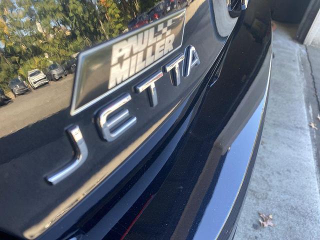 Photo of 2022 Black Volkswagen Jetta