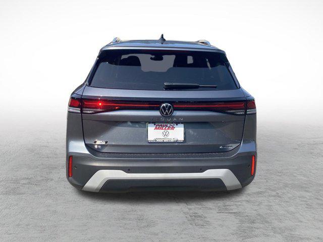 Photo of 2025 Platinum Gray Metallic Volkswagen Tiguan