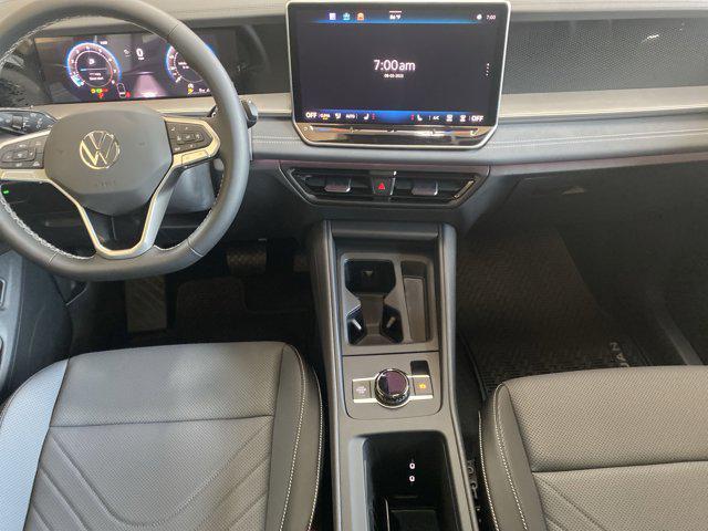 Photo of 2025 Platinum Gray Metallic Volkswagen Tiguan