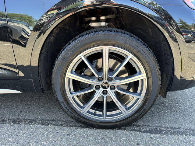 Photo of 2024 Mythos Black Metallic Audi SQ5