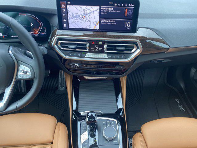 Photo of 2023 Alpine White BMW X4
