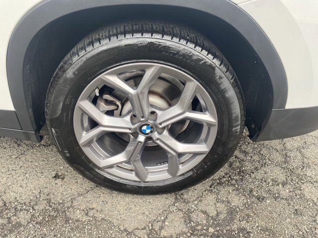 Photo of 2023 Alpine White BMW X4