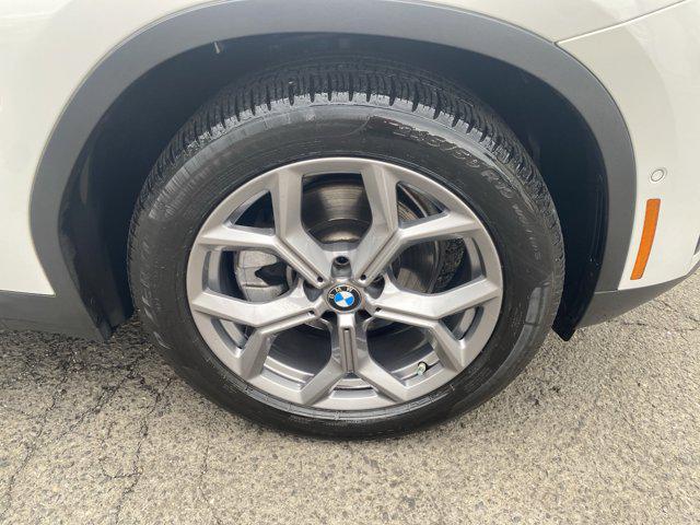 Photo of 2023 Alpine White BMW X4