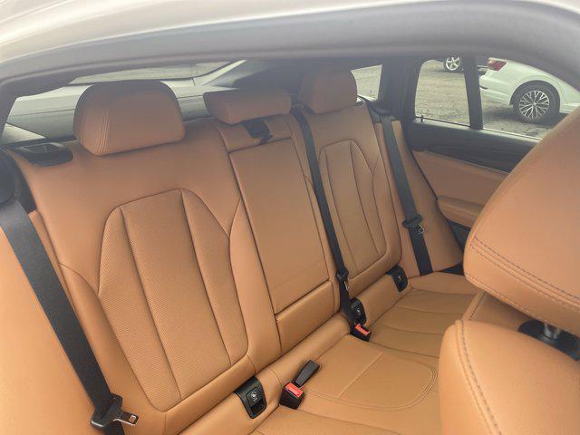 Photo of 2023 Alpine White BMW X4