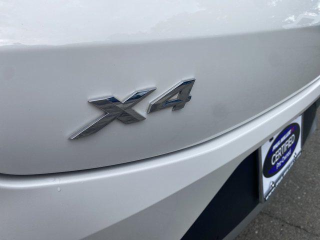 Photo of 2023 Alpine White BMW X4