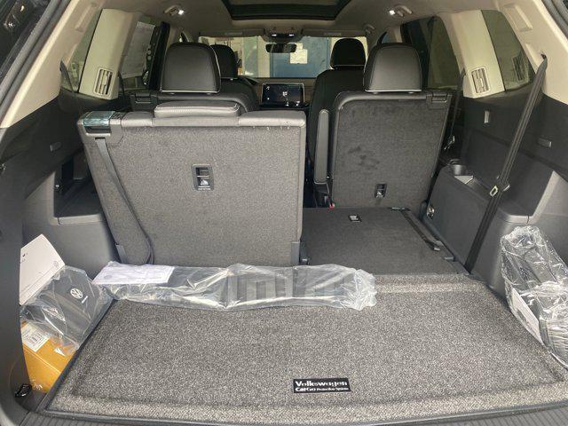 Photo of 2025 Deep Black Pearl Volkswagen Atlas