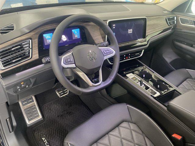 Photo of 2025 Deep Black Pearl Volkswagen Atlas