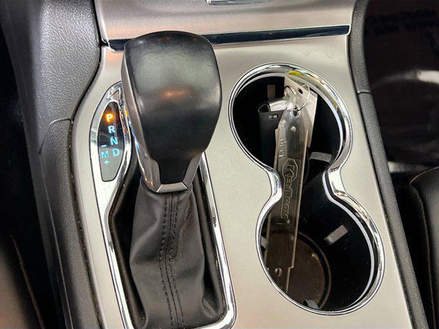 Photo of 2022 Bright White Clearcoat Jeep Grand Cherokee