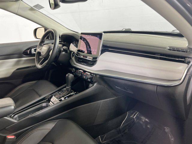 Photo of 2022 Granite Crystal Metallic Clearcoat Jeep Compass