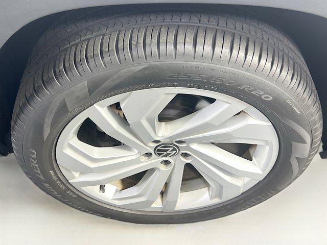 Photo of 2022 Pure White Volkswagen Atlas