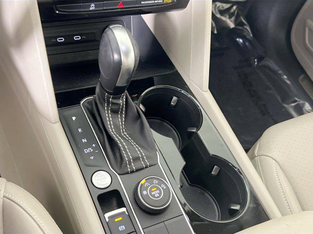 Photo of 2022 Pure White Volkswagen Atlas