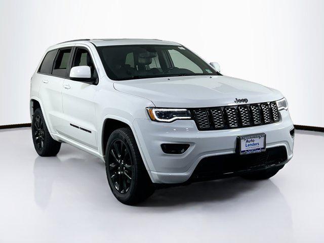 Photo of 2022 Bright White Clearcoat Jeep Grand Cherokee