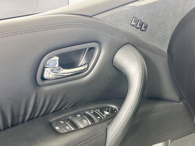 Photo of 2021 Aspen White Tricoat Nissan Armada