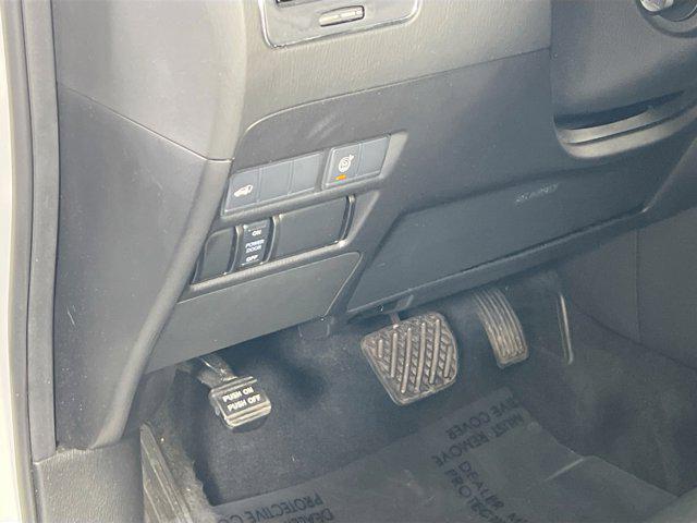 Photo of 2021 Aspen White Tricoat Nissan Armada