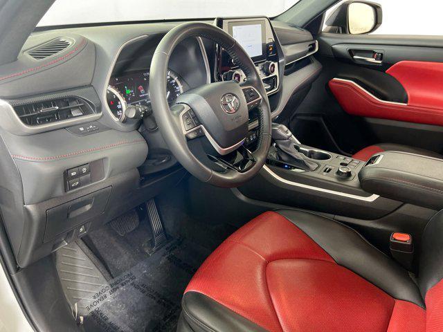 Photo of 2023 Wind Chill Pearl Toyota Highlander