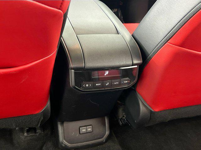 Photo of 2023 Wind Chill Pearl Toyota Highlander