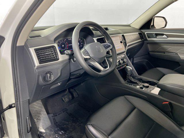 Photo of 2022 Pure White Volkswagen Atlas